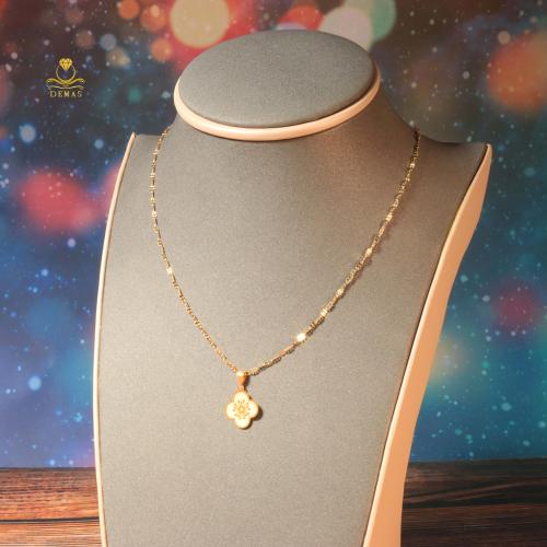 قلادة ناعمة تصميم مميز ذهب صافي عيار 18