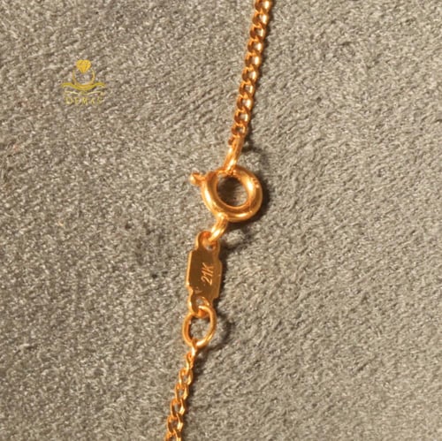 قلادة مع تعليقة وردة ذهب صافي عيار 21