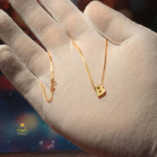 قلادة ذهب أحرف عيار 18