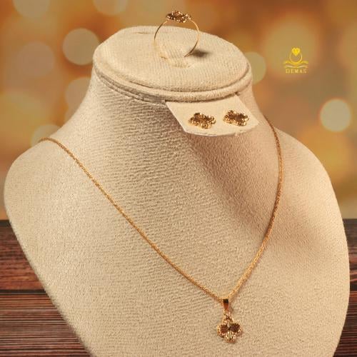 طقم ذهب عيار 18 زهرة ناعمة وزن 1.2 جرام طول 18 إنش