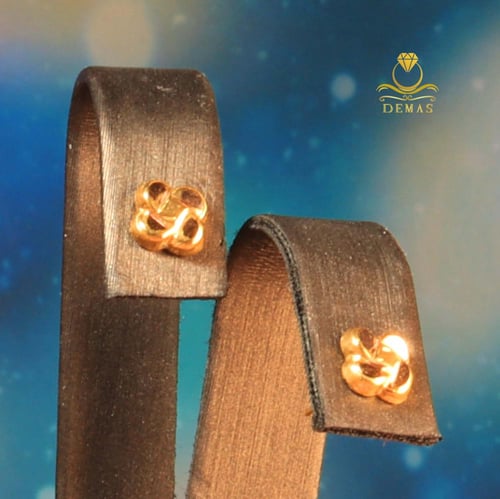 طقم ناعم بتصميم وردة ذهب صافي عيار 18