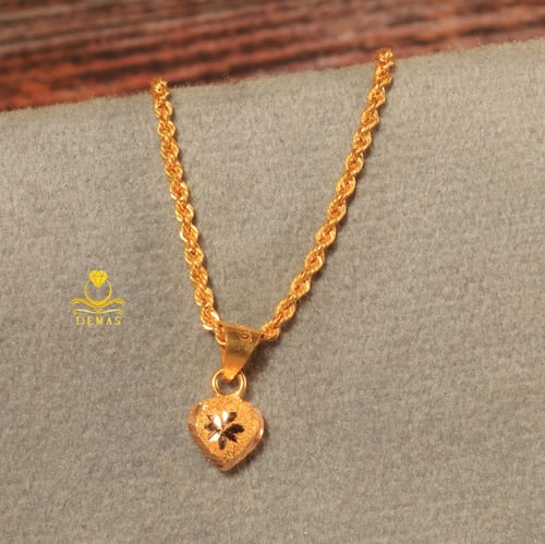 قلادة ذهب تصميم قلب عيار 18