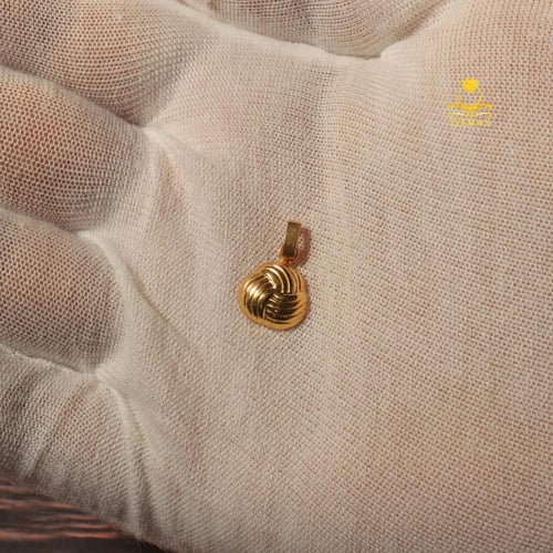 تعليقة ذهب عيار 18 بتصميم دائري ناعم – وزن 0.6 جرا...