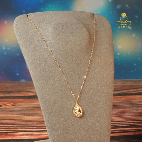 قلادة ذهب ناعمة عيار 18 مزينة بالزركون