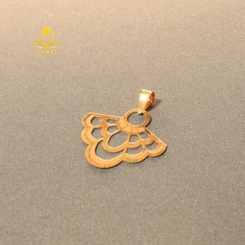 تعليقة ذهب عيار 18 بتصميم جناح مزخرف – وزن 0.4 جرا...