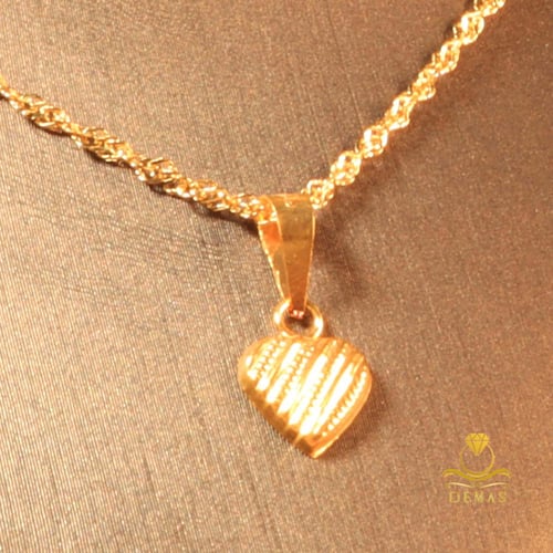 طقم ناعم بتصميم قلب ذهب صافي عيار 18