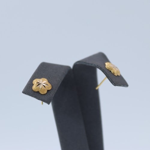 حلق وردة النجوم عيار 18