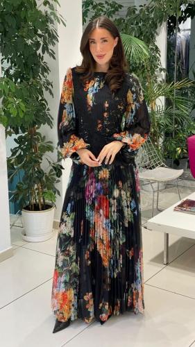 فستان أسود مشجر بكسرات ناعمة