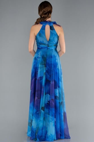 فستان مشجر بعنق مكشكش وأكتاف مكشوفة