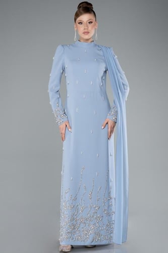 فستان سهرة بتطريز ناعم وأكمام طويلة