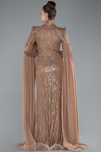 فستان حفلة مطرز بالخرز بأكمام شيفون طويلة
