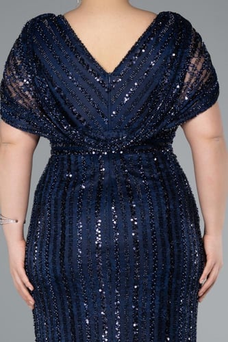 فستان سهرة دانتيل مطرز بالخرز