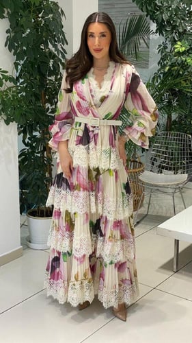 فستان مشجر بحزام وكشكشة ناعمة - مقاس كبير