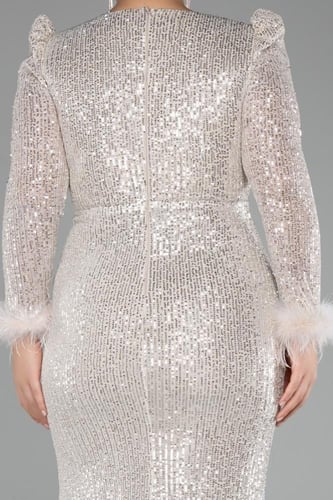 فستان سهرة ترتر بأكمام ريش