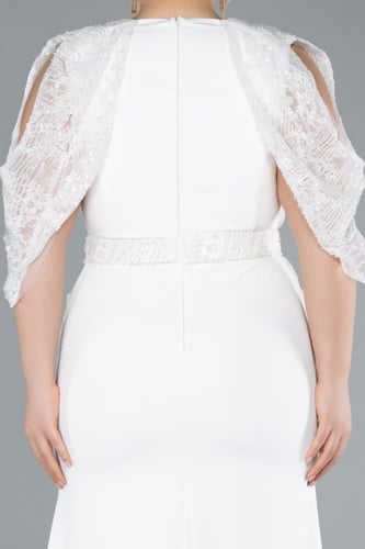 فستان سهرة بخصر وأكمام قصيرة مطرزة