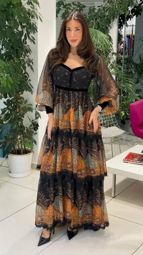 فستان ناعم مكشكش بقصة عنق جميلة