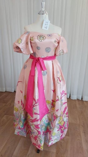 فستان ناعم بحزام وردي أنيق