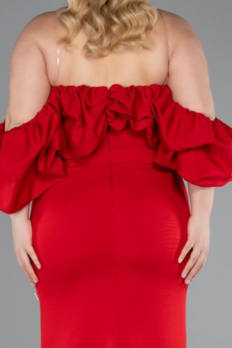 فستان سهرة بأكمام مكشوفة