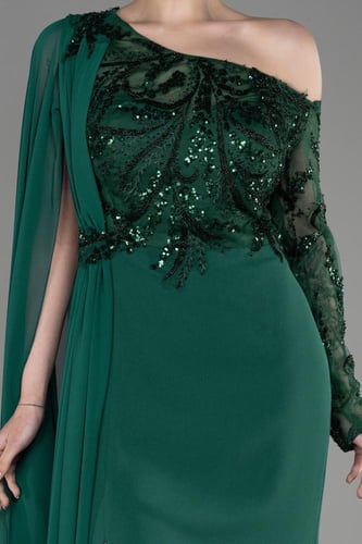 فستان سهرة طويل برداء ناعم