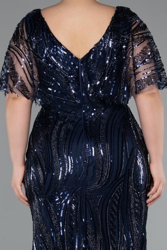 فستان مطرز بالخرز بأكمام قصيرة