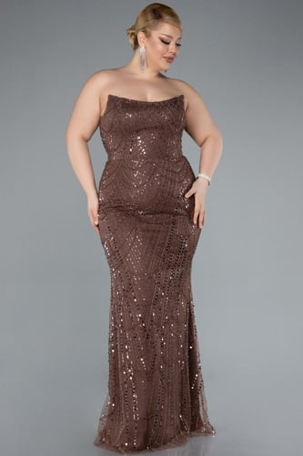 فستان سهرة أنيق مطرز بالخرز