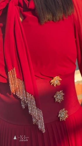 فستان ميدي ناعم بربطة عنق أنيقة