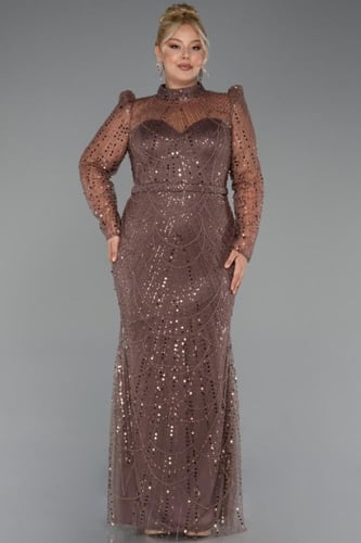 فستان سهرة مطرز بالخرز