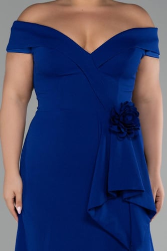 فستان ناعم بقصة رقبة جميلة