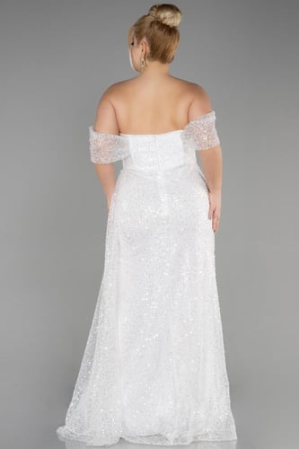 فستان سهرة ناعم بأكتاف مكشوفة