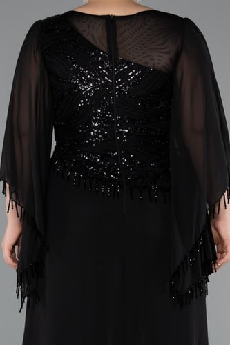 فستان سهرة جميل بأكمام واسعة