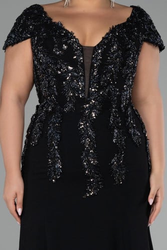 فستان سهرة طويل بلا أكمام