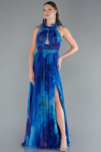 فستان مشجر بعنق مكشكش وأكتاف مكشوفة