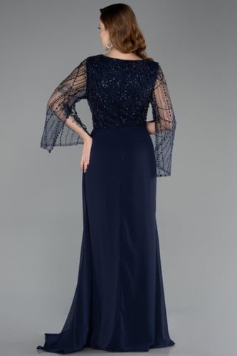 فستان سهرة بأكمام طويلة شفافة