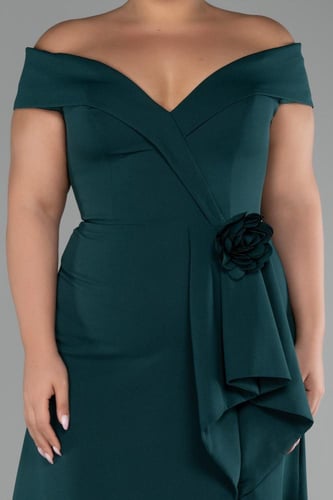 فستان ناعم بقصة رقبة جميلة