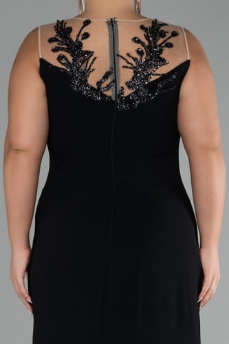 فستان سهرة بتصميم جذاب