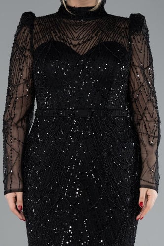 فستان سهرة مطرز بالخرز