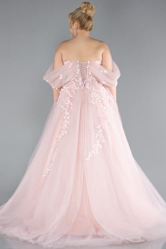 فستان حفلة بتطريز جميل