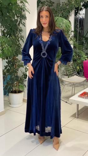 فستان طويل مخمل مطرز