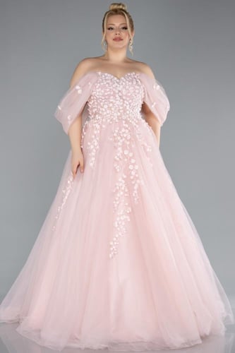 فستان حفلة بتطريز جميل