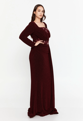 فستان سهرة بقماش التول