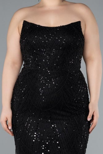 فستان سهرة أنيق مطرز بالخرز