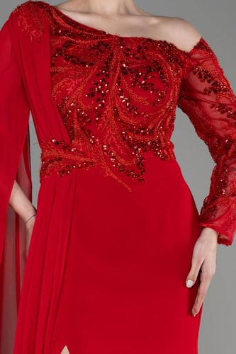 فستان سهرة طويل برداء ناعم