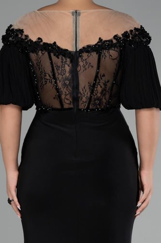 فستان سهرة بتفاصيل دانتيل