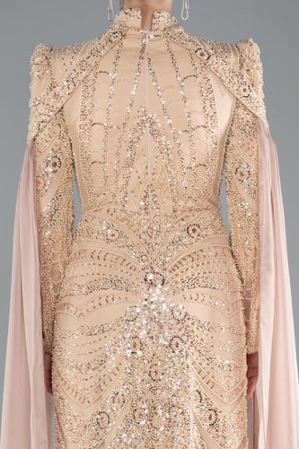 فستان حفلة مطرز بالخرز بأكمام شيفون طويلة