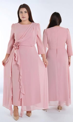 فستان ناعم بكشكشة جميلة وأكمام متوسطة الطول