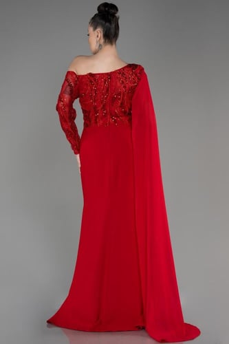 فستان سهرة طويل برداء ناعم