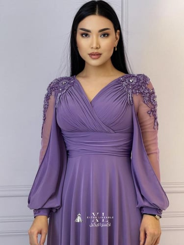 فستان سهرة ناعم بأكمام طويلة مطرزة