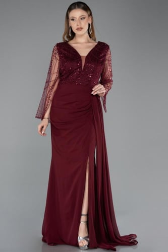 فستان سهرة بأكمام طويلة شفافة