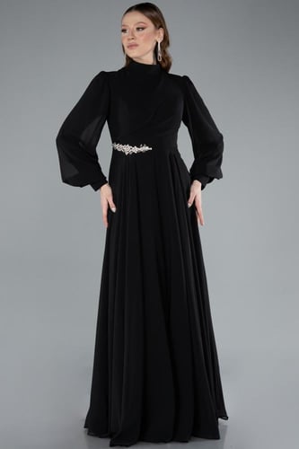 فستان سهرة ساتر بأكمام طويلة