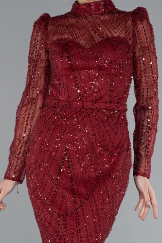 فستان سهرة مطرز بالخرز